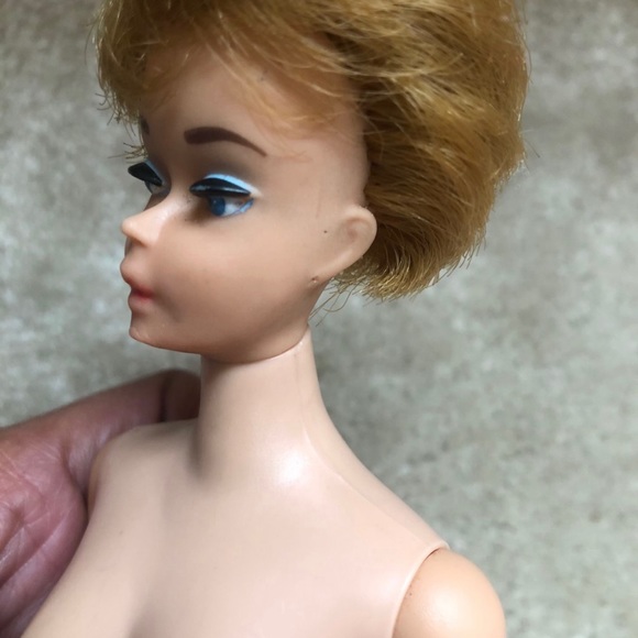 *VINTAGE* Original 1961 Bubble Cut Barbie - Picture 9 of 11